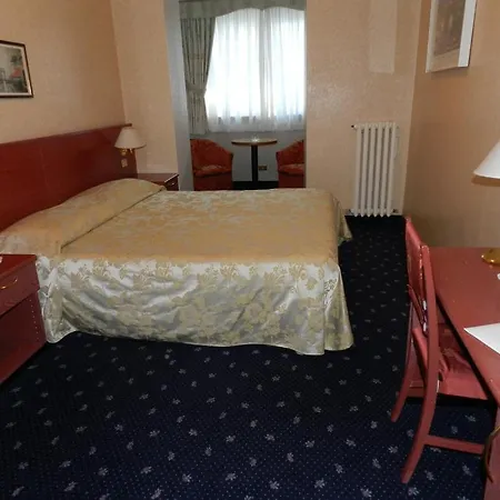 Emet Hotel