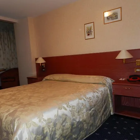 Emet Hotel